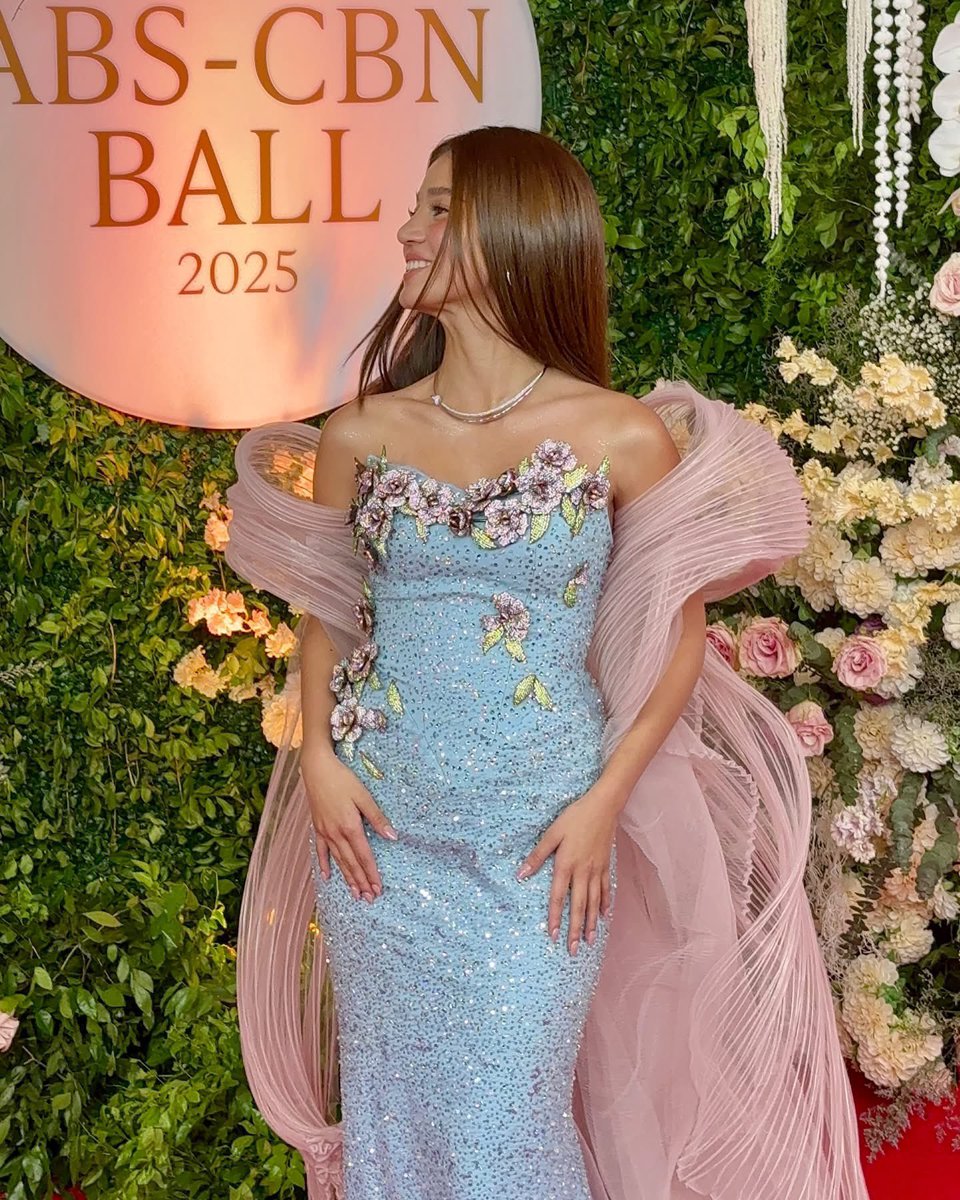 She slays the red carpet of the ABS-CBN Ball 2025✨️

DONBELLE TAGSIBALL
 
#DONNYDazzlesTheNight
#AllEyesOnBELLE
