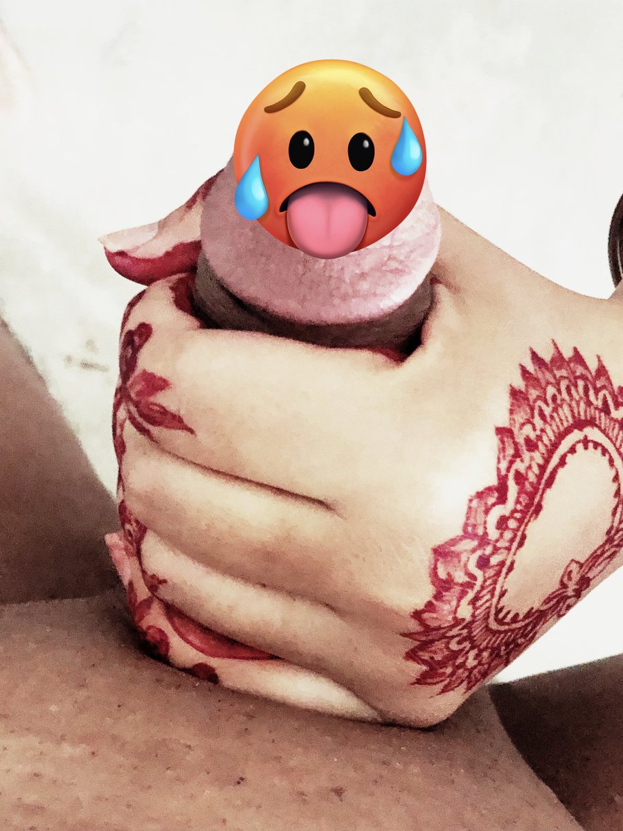 عید پر مہندی لگائی تھی کیسی لگی میری مہندی ؟؟؟؟