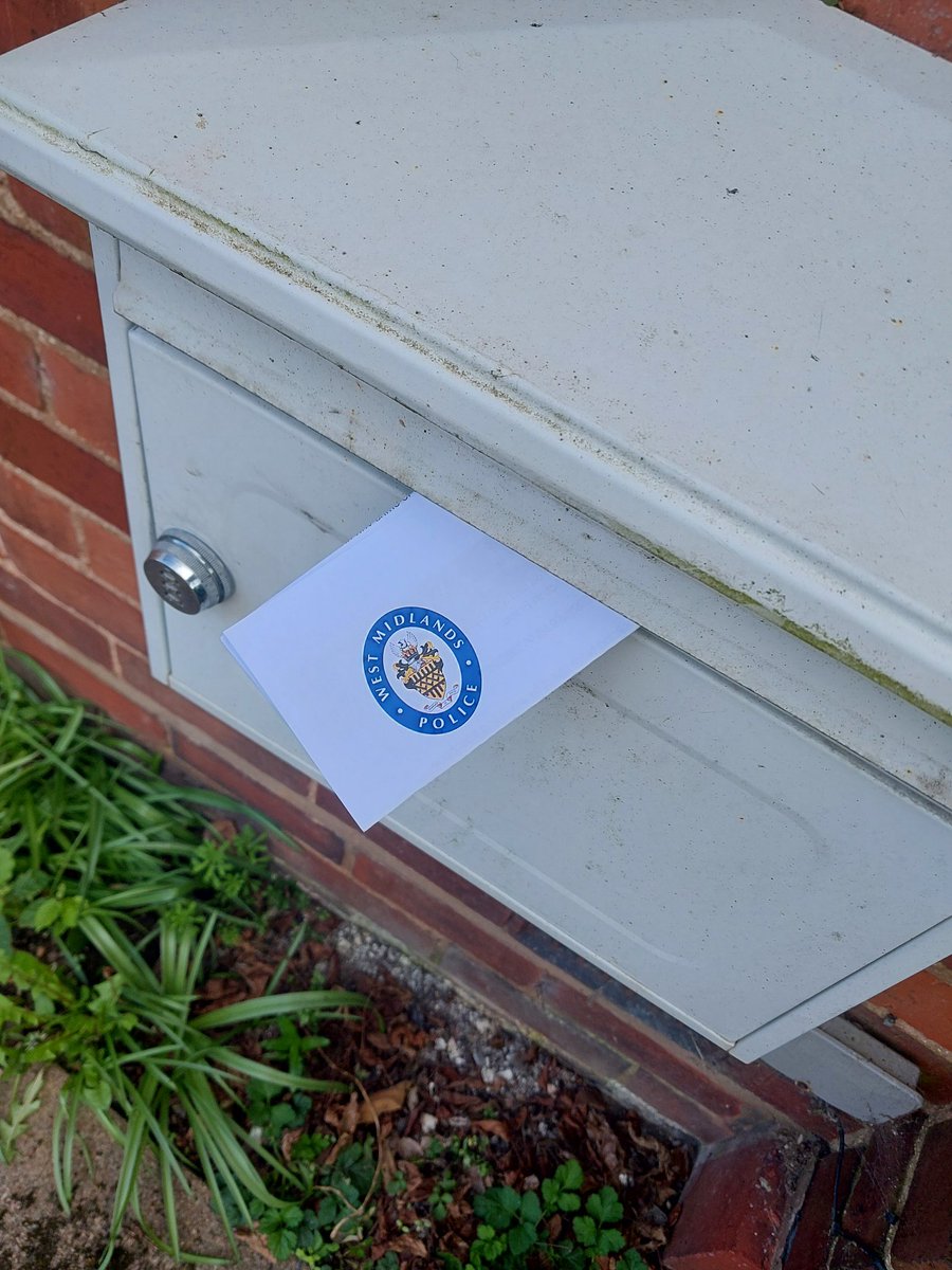 HalesowenWMP's tweet photo. Halesowen NHT  have been around Wollescote  this morning. Delivering  letters to local  residents  regarding reporting  crime and anti-social behaviour.
#workingwiththecommunity https://t.co/RMQUEPwSgL