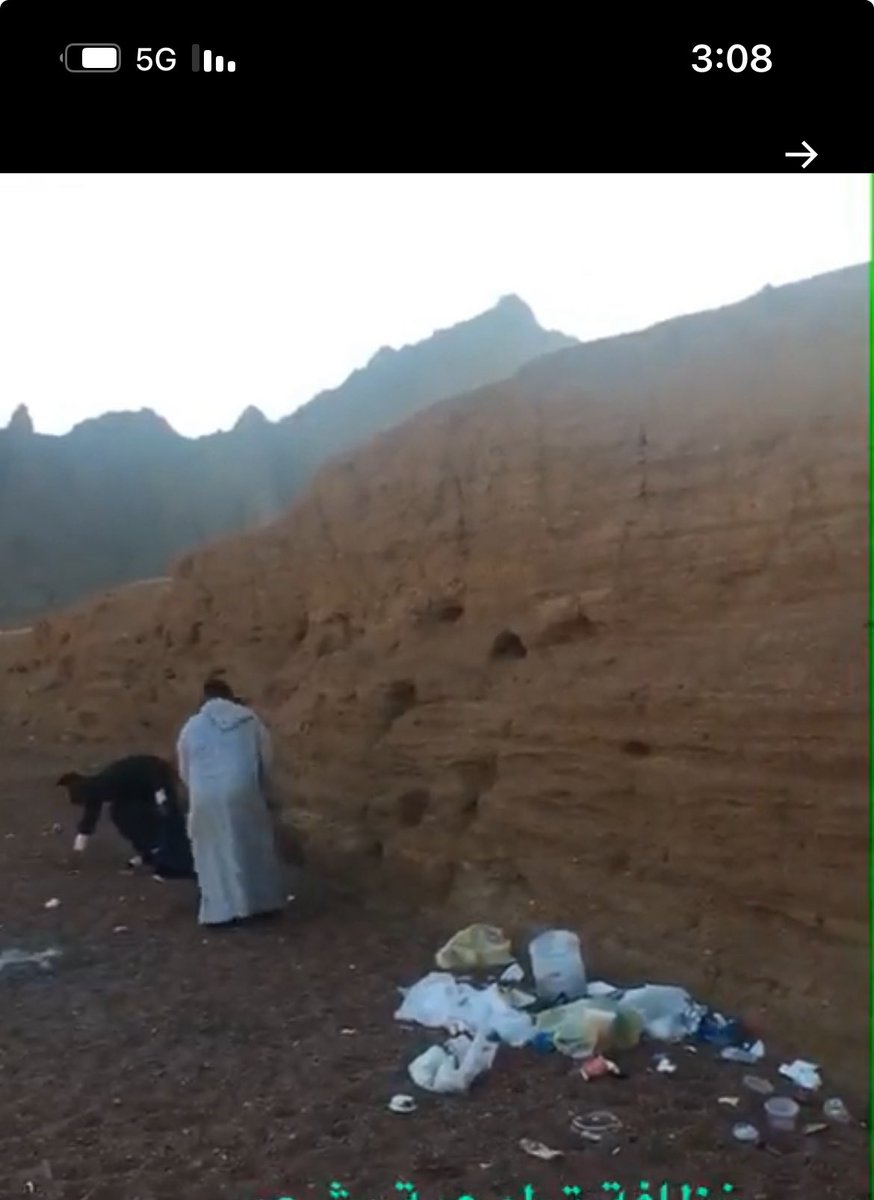 د.حمود الغاشم (@h_alghashim) on Twitter photo فرصة اتكلم  عن ماهو  متعب للعين والنفس ومؤذي للاخرين
تشاهدون هذه الايام الاجواء الجميله والمنتزهات الرائعة في حائل
ثم تجد من يلوث المنظر  ويرمي الاذى والنظافة ليست بقاموسه ولا بثقافته
سؤال من هؤلاء؟
هم منها؟
كيف نتغنى بجمال حائل وهؤلاء بيننا؟
النظيف ببدنه وبيته نظيفاً بكل مكان فرصة اتكلم  عن ماهو  متعب للعين والنفس ومؤذي للاخرين
تشاهدون هذه الايام الاجواء الجميله والمنتزهات الرائعة في حائل
ثم تجد من يلوث المنظر  ويرمي الاذى والنظافة ليست بقاموسه ولا بثقافته
سؤال من هؤلاء؟
هم منها؟
كيف نتغنى بجمال حائل وهؤلاء بيننا؟
النظيف ببدنه وبيته نظيفاً بكل مكان