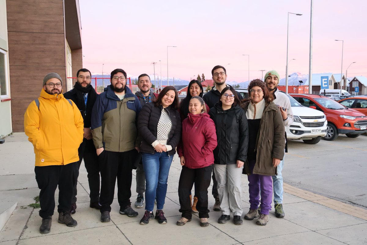 ¡Buenos días! ☀️ Hoy el equipo de Cuidados Paliativos y Alivio del Dolor visitó la Cueva del Milodón para vivir los baños de bosque 🌿gracias a un convenio con CONAF. Esta experiencia busca, a futuro, ser compartida con pacientes, promoviendo bienestar a través de la naturaleza.