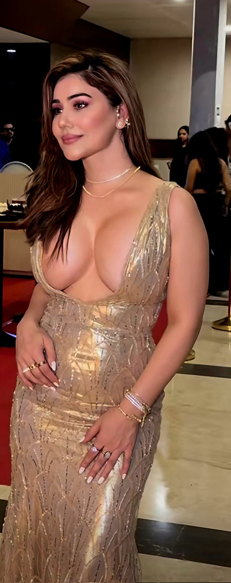 actresswall's tweet photo. B party #kangnasharma
#DeepikaPadukone #AliaBhatt
#PriyankaChopra #KatrinaKaif
#AnushkaSharma #KareenaKapoor
#ShraddhaKapoor #KiaraAdvani
#JanhviKapoor #SaraAliKhan
#DishaPatani #RashmikaMandanna
#SamanthaRuthPrabhu #PoojaHegde #TamannaahBhatia https://t.co/6RhcszMfcF