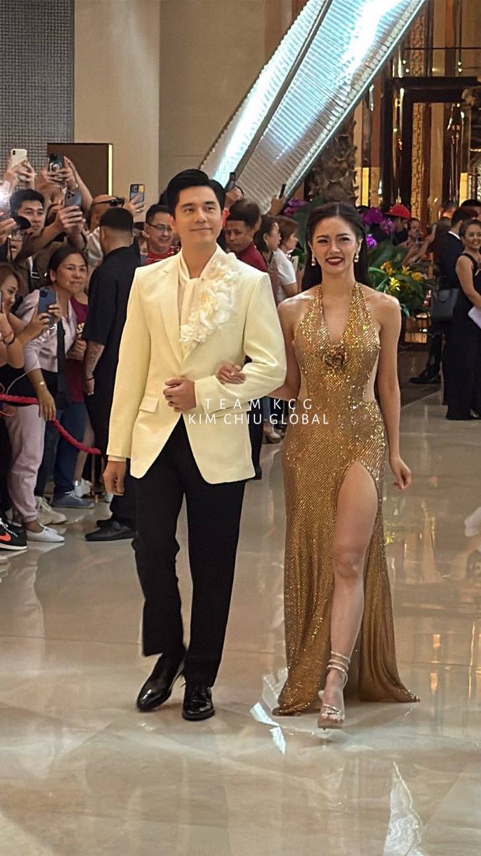 teamKCGofficial's tweet photo. Ohhh hello there, KimPau! 👀

#ABSCBNBall2025 
#KimPauDATEatABSCBNBall
KIMPAU THE DAZZLING DUO https://t.co/9Qzm3Q3ADK