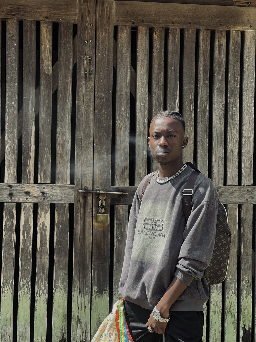 LaflareZimba's tweet image. Roll one for GG
album.link/GG5EVA