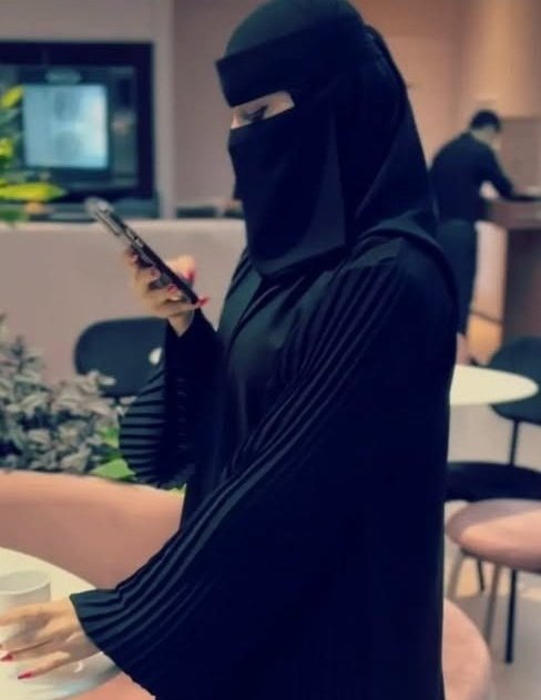 تنصحوني اتزوج والا اجلس اغرد لكم ؟! 😂💔