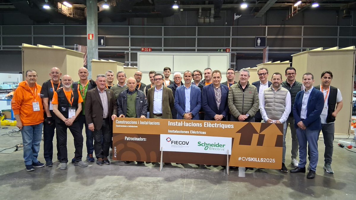 🔧⚡ FIECOV en #CVSkills 2025: Impulsando el futuro de la FP 

Hemos acompañado a los alumnos de FP en electricidad y electrónica en esta competición, donde demostraron su talento. Representantes de FIECOV respaldaron su esfuerzo, destacando la FP como clave para el sector.