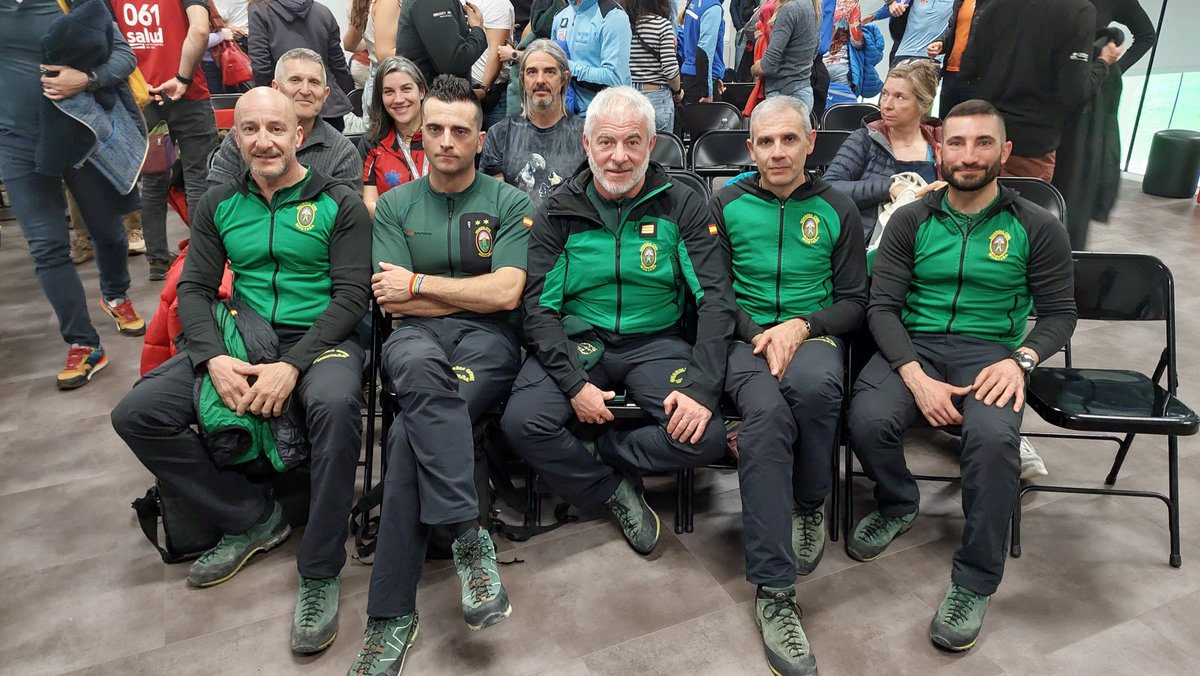 guardiacivil's tweet image. 🚁🧗🏔️ Cooperación internacional en el rescate en montaña

Miembros de los #GREIM y la #UnidadAérea de la #GuardiaCivil, junto a sanitarios de la #URM del 061 #Aragón, están participando en el Congreso Transpirenaico de #RescateEnMontaña, que se celebra en Loudenvielle #Francia.