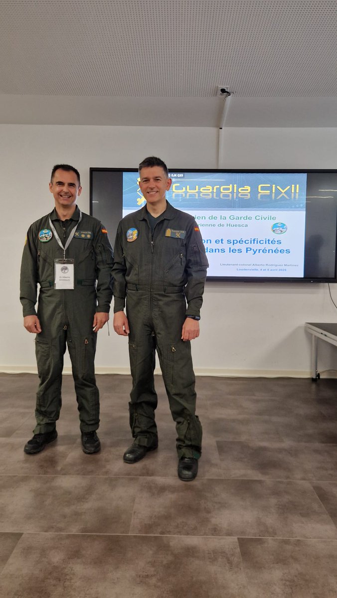 guardiacivil's tweet image. 🚁🧗🏔️ Cooperación internacional en el rescate en montaña

Miembros de los #GREIM y la #UnidadAérea de la #GuardiaCivil, junto a sanitarios de la #URM del 061 #Aragón, están participando en el Congreso Transpirenaico de #RescateEnMontaña, que se celebra en Loudenvielle #Francia.