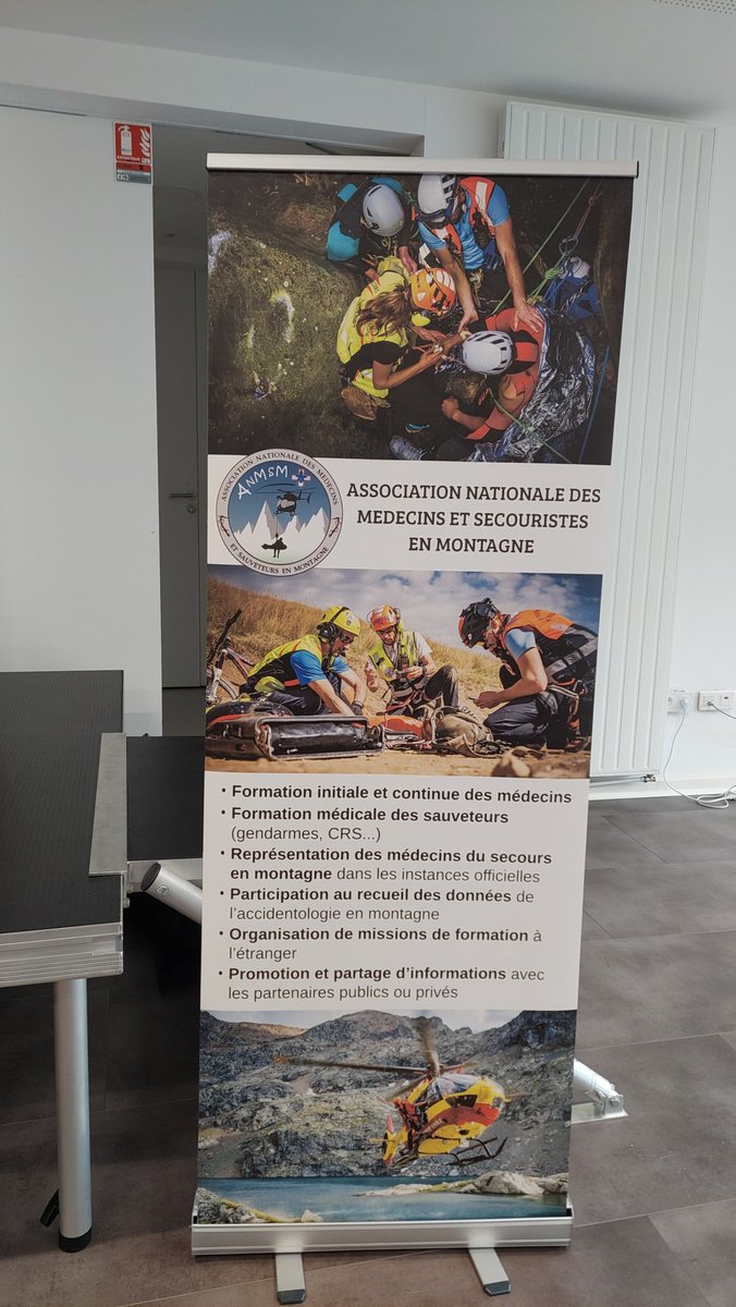 guardiacivil's tweet image. 🚁🧗🏔️ Cooperación internacional en el rescate en montaña

Miembros de los #GREIM y la #UnidadAérea de la #GuardiaCivil, junto a sanitarios de la #URM del 061 #Aragón, están participando en el Congreso Transpirenaico de #RescateEnMontaña, que se celebra en Loudenvielle #Francia.