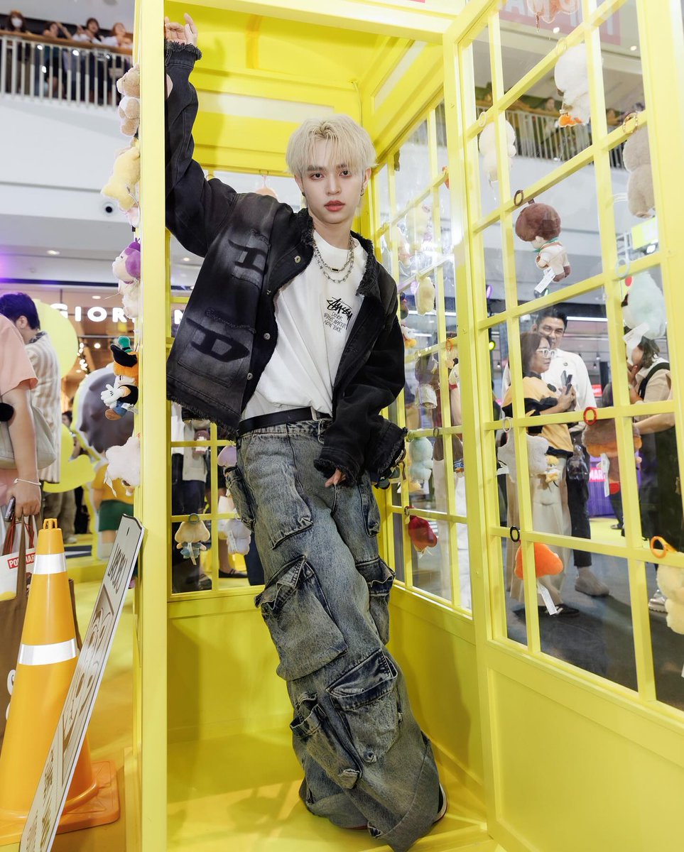 soundnation24's tweet image. #JamesNa IG post 
20250404
Very handsome, real fan of the brands, greatest as a guest 🤩
#POPMARTxHOWLS
#POPMARTTH #POPMARTTHAILAND
#HELLOCENTRALWESTGATE
#POPMARTCENTRALWESTGATE