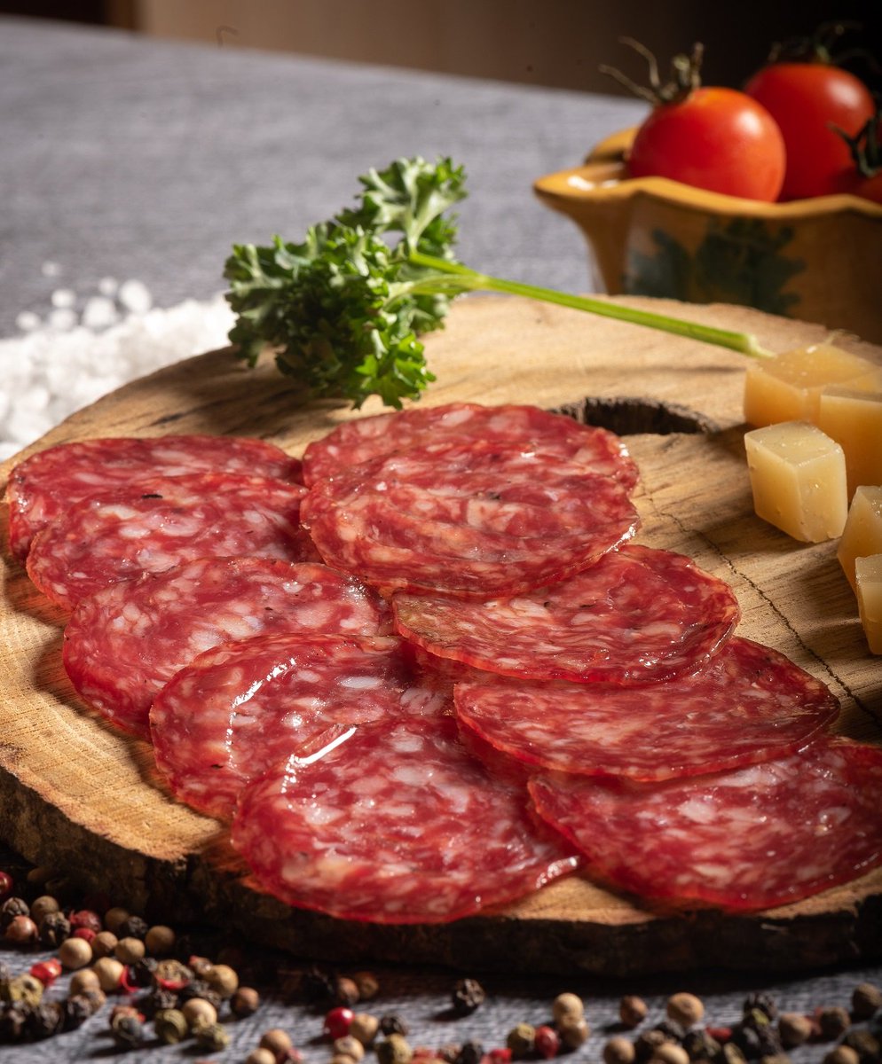 ¿Hora del #aperitivo? Abre un loncheado de #salchichón ibérico, emplata y disfruta loncha a loncha. Placeres inmediatos y sin complicaciones. ¡Hacer feliz a tu paladar es muy sencillo! 🙌😋 acortar.link/2bOi6u