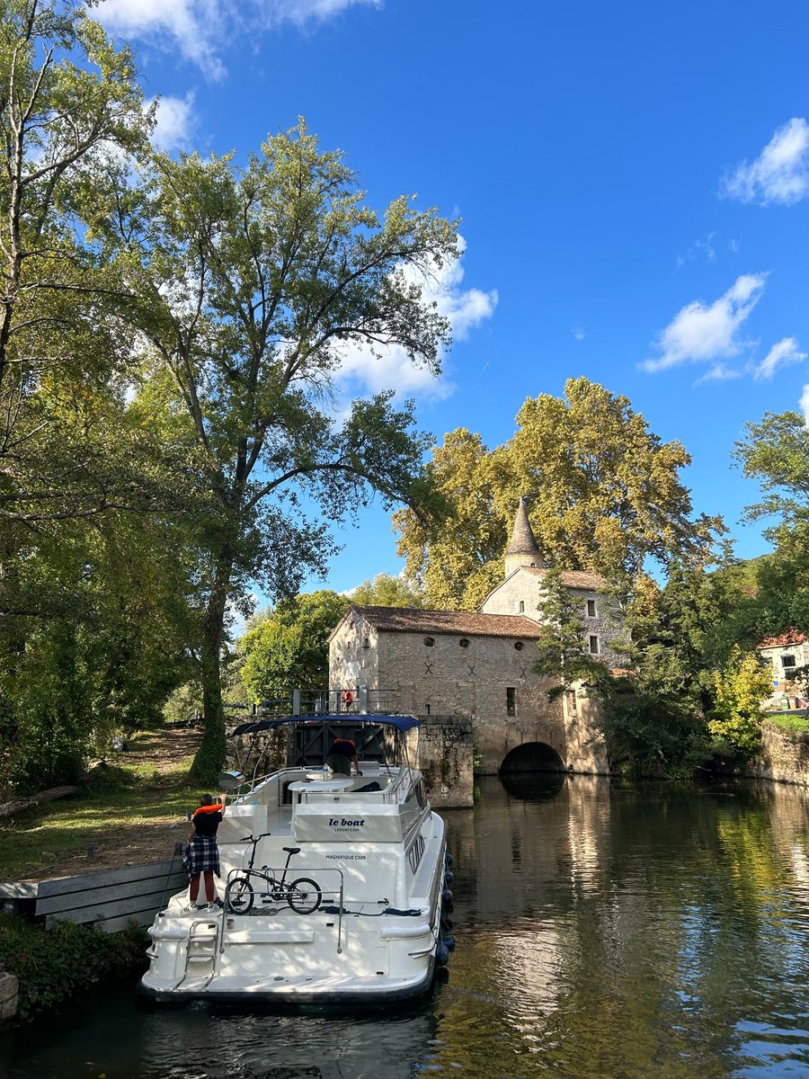 This #DestinationFriday cruise The Lot River in France. Wind through dramatic limestone cliffs, charming medieval villages, and lush vineyards.

Is the Lot River on your travel list? ⛵💙

#LeBoat #DestinationFriday #LotRiverAdventures