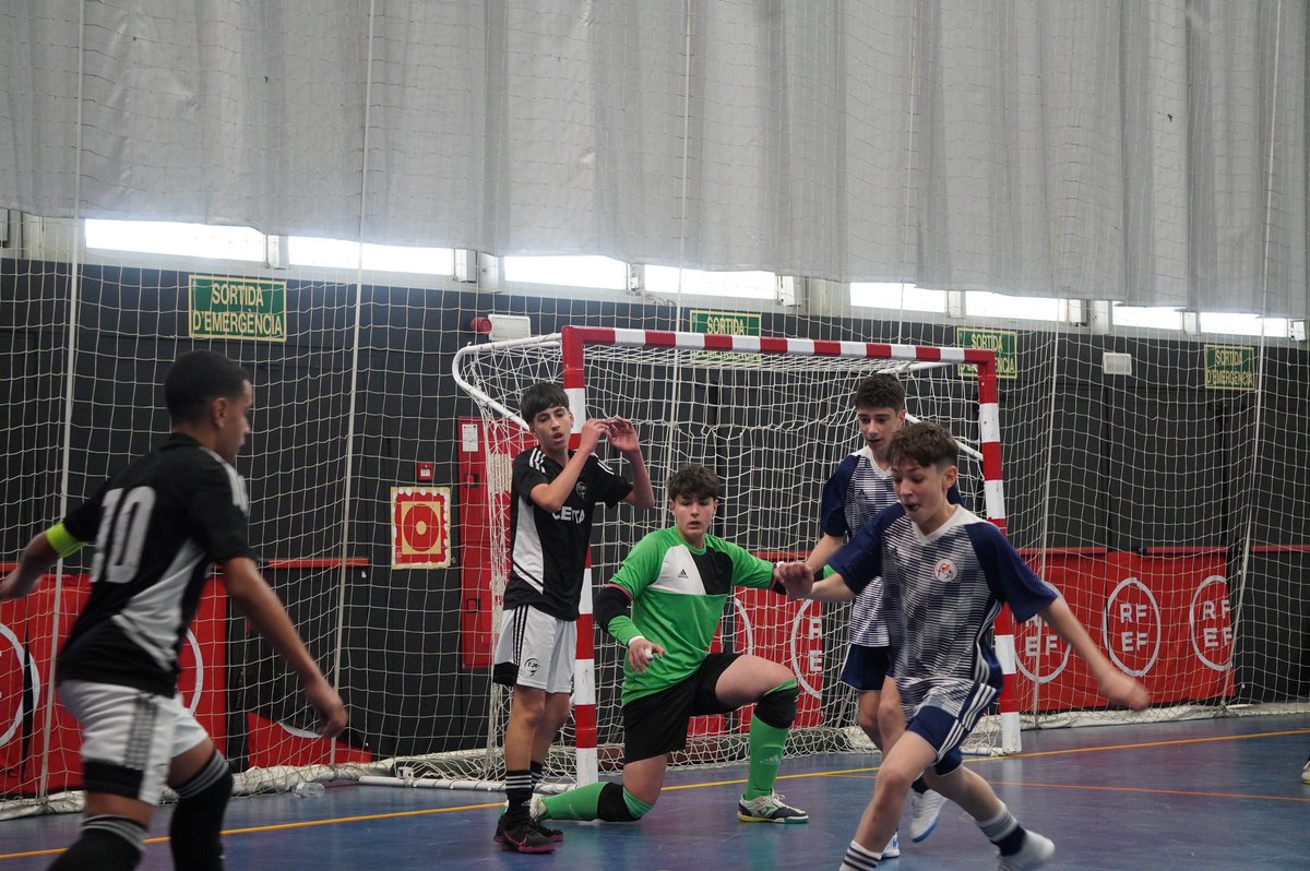 FCyLF's tweet photo. @FCF_CAT @RffCe Selección Sub14🔴⚪️#FUTSAL
Acabamos de escuchar el pitido que cierra el encuentro🥹
Ceuta @RFFCE - 2 Castilla y León @fcylf 4 https://t.co/2fnz2mufLx