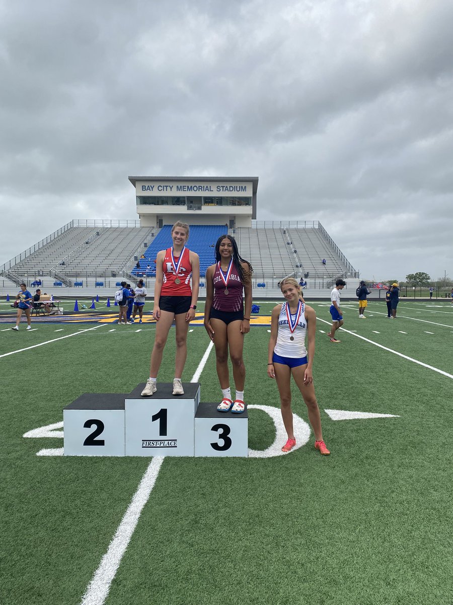 Way to go <a href="/BroussardHayley/">Hayley Broussard</a> for punching your ticket to Area again for High Jump with a 3rd place 🥉 finish. #ride4theC
