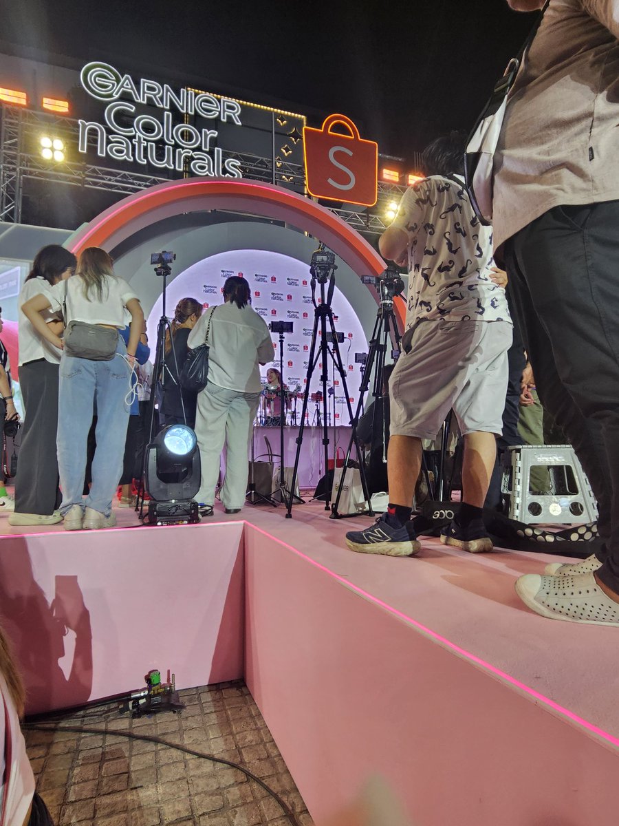 Pxxxxxxxxx808's tweet photo. สัมอยู่น๊าาาาา

#GarnierColorMixXNene
Summer Palette with Nene https://t.co/ybKL6qLiS6