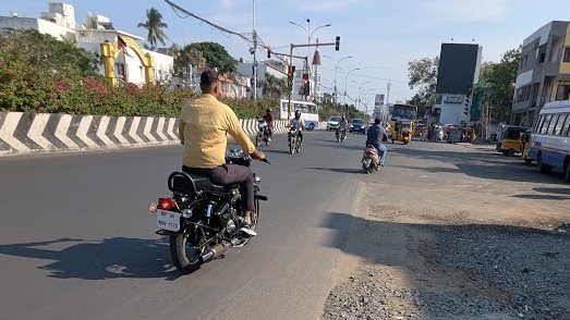 ArchitectSam76's tweet photo. #TrafficViolations #ECR #Kottivakkam #04April @ChennaiTraffic
Both Riding without helmets in the wrong direction - TN07 CX 9243.
Riding without a helmet in the wrong direction - TN07 CR 7600.
Riding without a helmet in the wrong direction - TN07 CD 8089.
Riding without a helmet in the wrong direction - MP06 MW 1170.