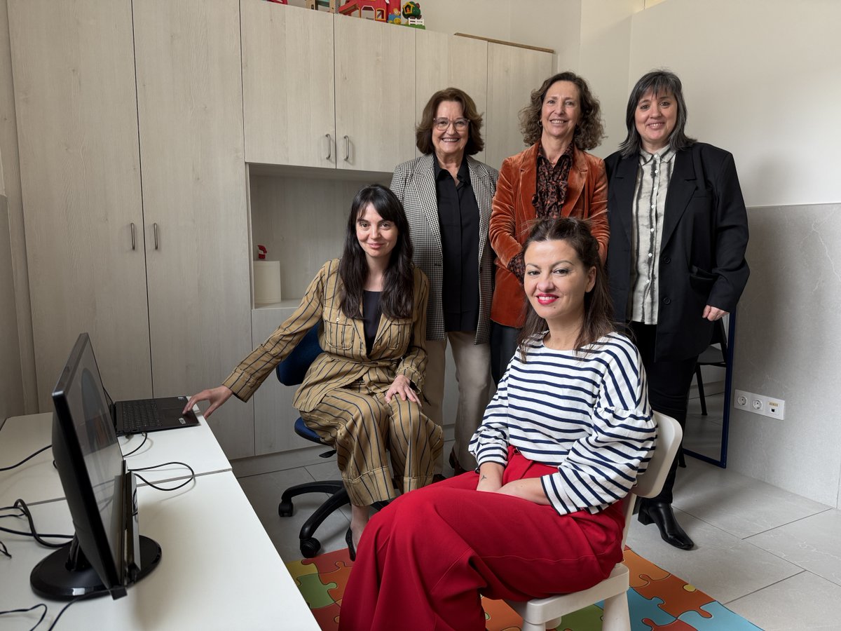 FMiradasTEA's tweet photo. 🔵Ayer, la ministra de @JuventudInfGob , @sirarego , visitó las instalaciones de Atención Temprana de Autismo Burgos para conocer de primera mano el programa #bbMiradas, una iniciativa de Fundación Miradas y @autismo_burgos , promovida por @autismo_espana https://t.co/ijwSTJgSxL