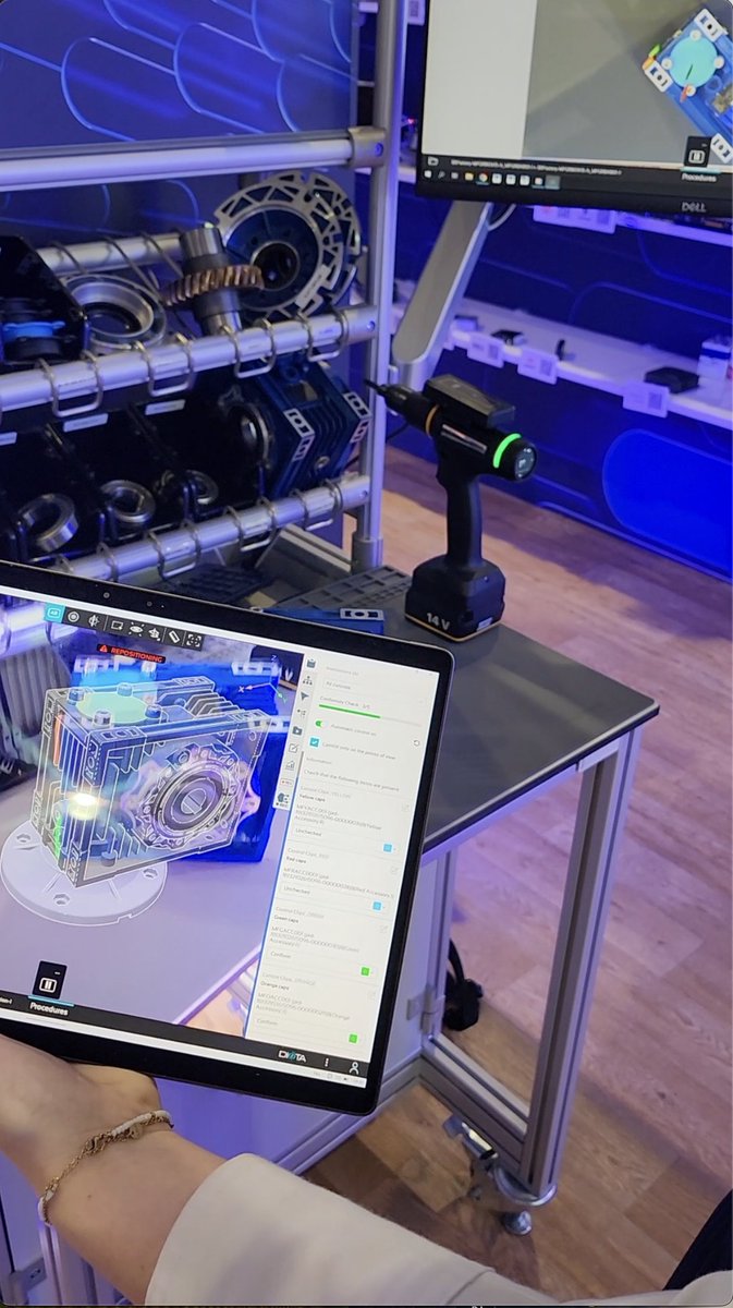 EricssonEnt's tweet photo. Watch how a #VirtualTwin brings gearbox assembly to life with #AugmentedReality work instructions, real-time torque data and issue tracking—all connected to an MES. https://t.co/gesEWN8Dy4
#Industry40 #SmartManufacturing #HM25 https://t.co/lp1OhSsBvy