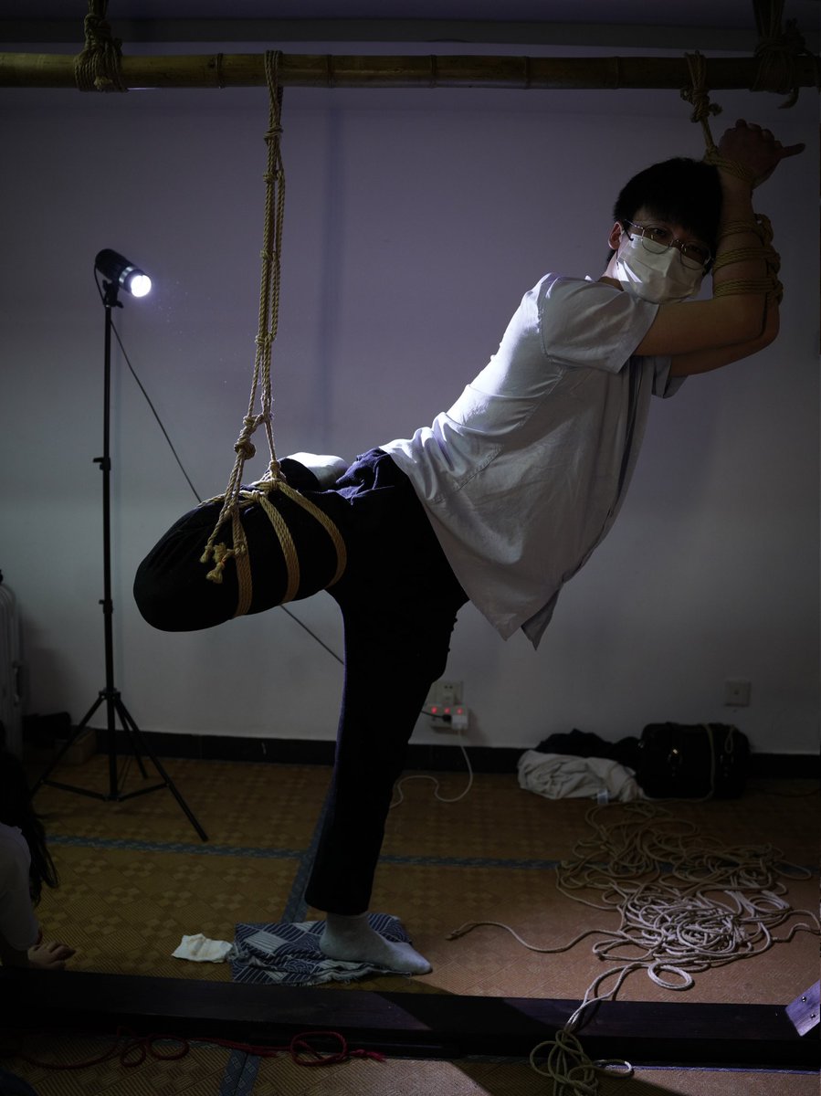 zhem157876's tweet photo. 缚手：me
被缚：@AnnanYin 
场地：@lan_shibari https://t.co/fwN9Rp8gf0