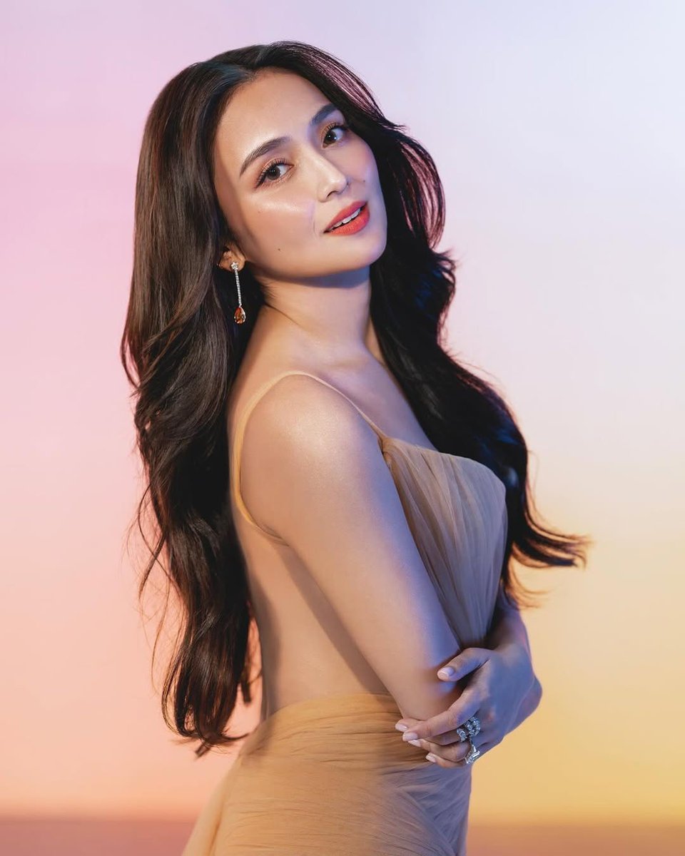 philstarlife's tweet photo. SPRING-INSPIRED ELEGANCE ✨

Kathryn Bernardo blooms at the #ABSCBNBall2025 in a stunning Anthony Ramirez look.

📷: Kathryn Bernardo / Instagram https://t.co/ndYj2dBLxC