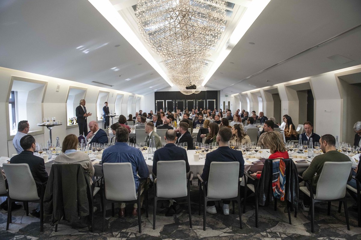GerardBertrandO's tweet photo. On Wednesday, Gérard Bertrand hosted a « Multidimentional Wine Masterclass » with sommelier Nicolas Roché at @SearcysLondon Euston.
An exclusive face-to-face experience creating a journey of discovery. ✨
#gerardbertrand #wine #masterclass #multidimensionalwine https://t.co/F4KivWxi8V