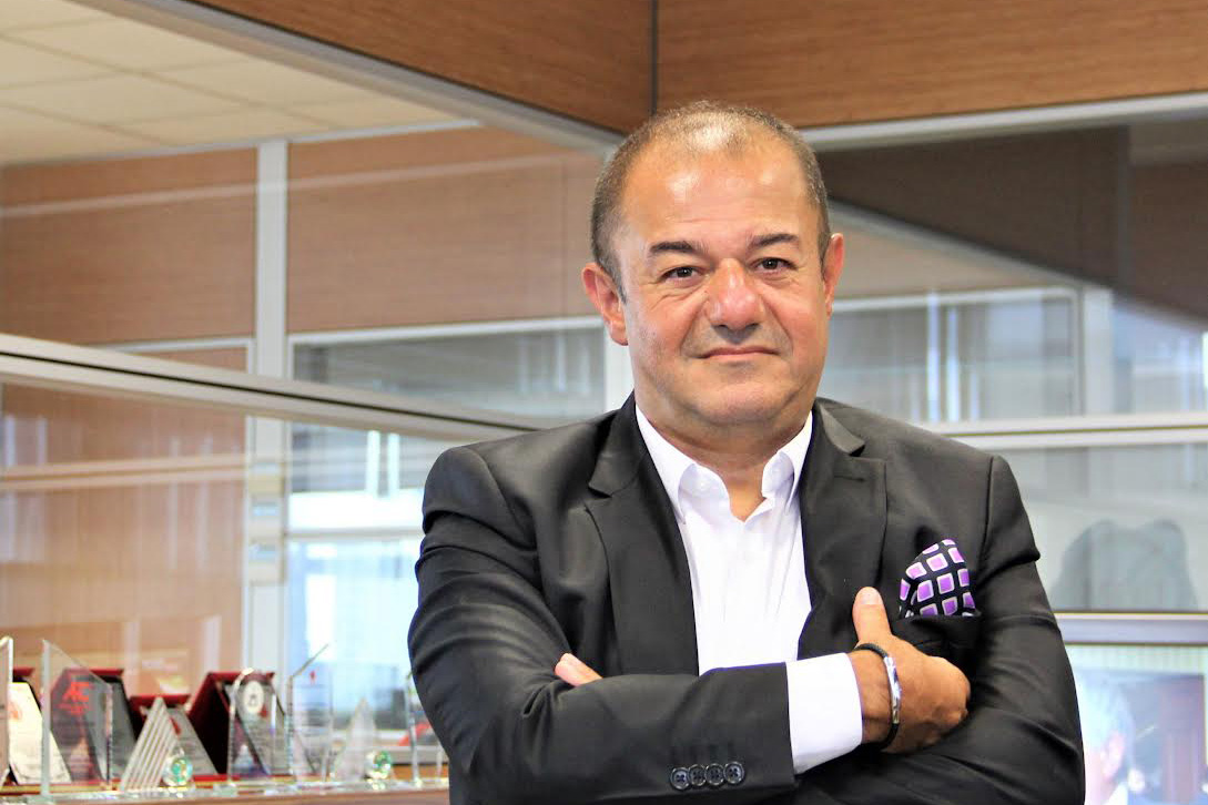 DIŞYÖNDER Başkanı Dr. Hakan Çınar, Donald Trump'ın 2 Nisan'da açıkladığı yeni gümrük tarifelerinin küresel ticarette yeni bir dönemin başlangıcı olduğunu ve ticaret savaşlarının fitilini ateşlediğini belirtti. 

Devamı Türkiye'de İş Dünyasında.
turkiyedeisdunyasi.com/iste-trump-tar… 

#dergi