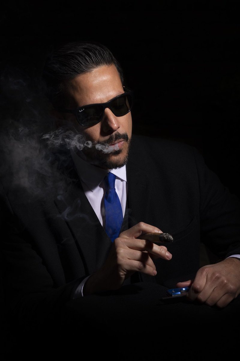 🖤The art of <a href="/ianspanierphoto/">Ian Spanier</a> celeb &amp; Award winning photographer in this #london pic for my friend Aaron Sigmond’s 5th book, “CIGARS: a biography”, an educational, entertaining tour de force. Get it sigculture.com