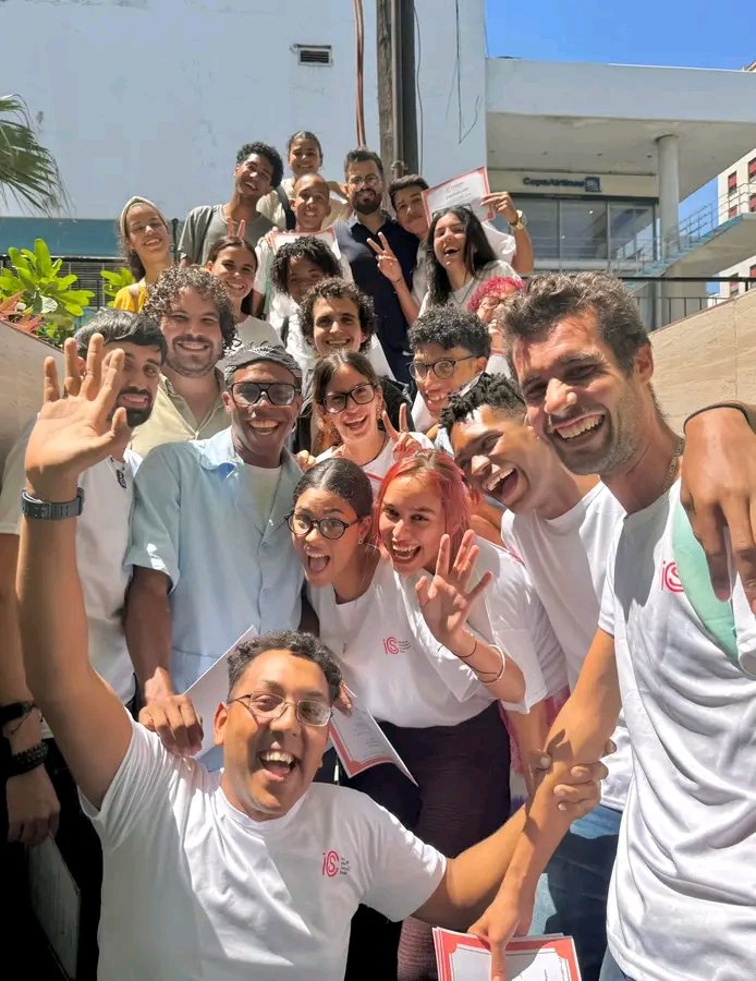 Llegó el gran día, los pioneros y nosotros los jóvenes cubanos en Modo #SiempreJóven  festejando el aniversario 6️⃣3️⃣ de la <a href="/UJCdeCuba/">UJC de Cuba</a> y el 6️⃣4️⃣ de la OPJM. 
#ElFuturoEsNuestro.
#SiempreJóven