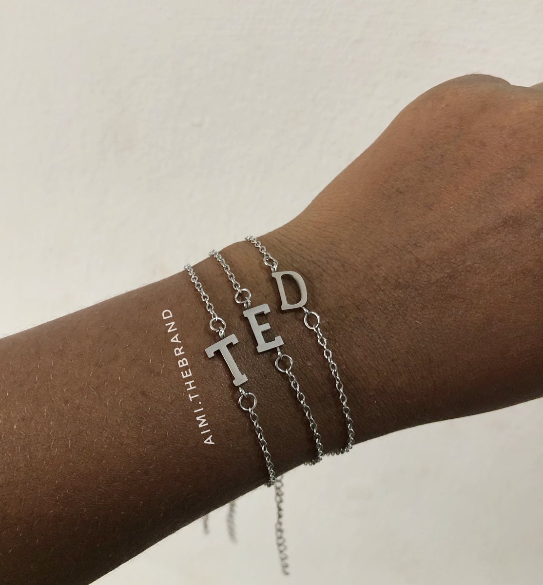 tiphyany's tweet image. Élan initial bracelet is a dainty piece designed to be an everyday wear for you. 

Price: N6,500
Pair: N12,000 (2pcs)
Color: gold &amp;amp; silver 

Process: 24 - 72 hours to be ready 
Location: Lagos

Send a DM to place an order today.
