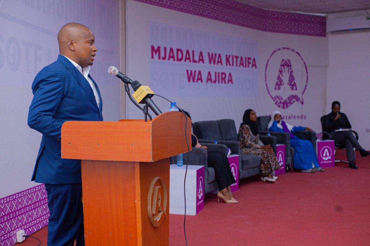 ACTwazalendo's tweet photo. Leo Aprili 04, 2025 Waziri Mkuu Kivuli, Ndugu @MchinjitaIR ameshiriki kwenye Mjadala wa Kitaifa wa Ajira uliyofanyika katika Ukumbi wa Hakainde Hichilema ulioko Makao Makuu ya @ACTwazalendo Magomeni jijini Dar es salaam.

#AjiraKwaWoteMaslahiYaWote https://t.co/RI1XUUAY47