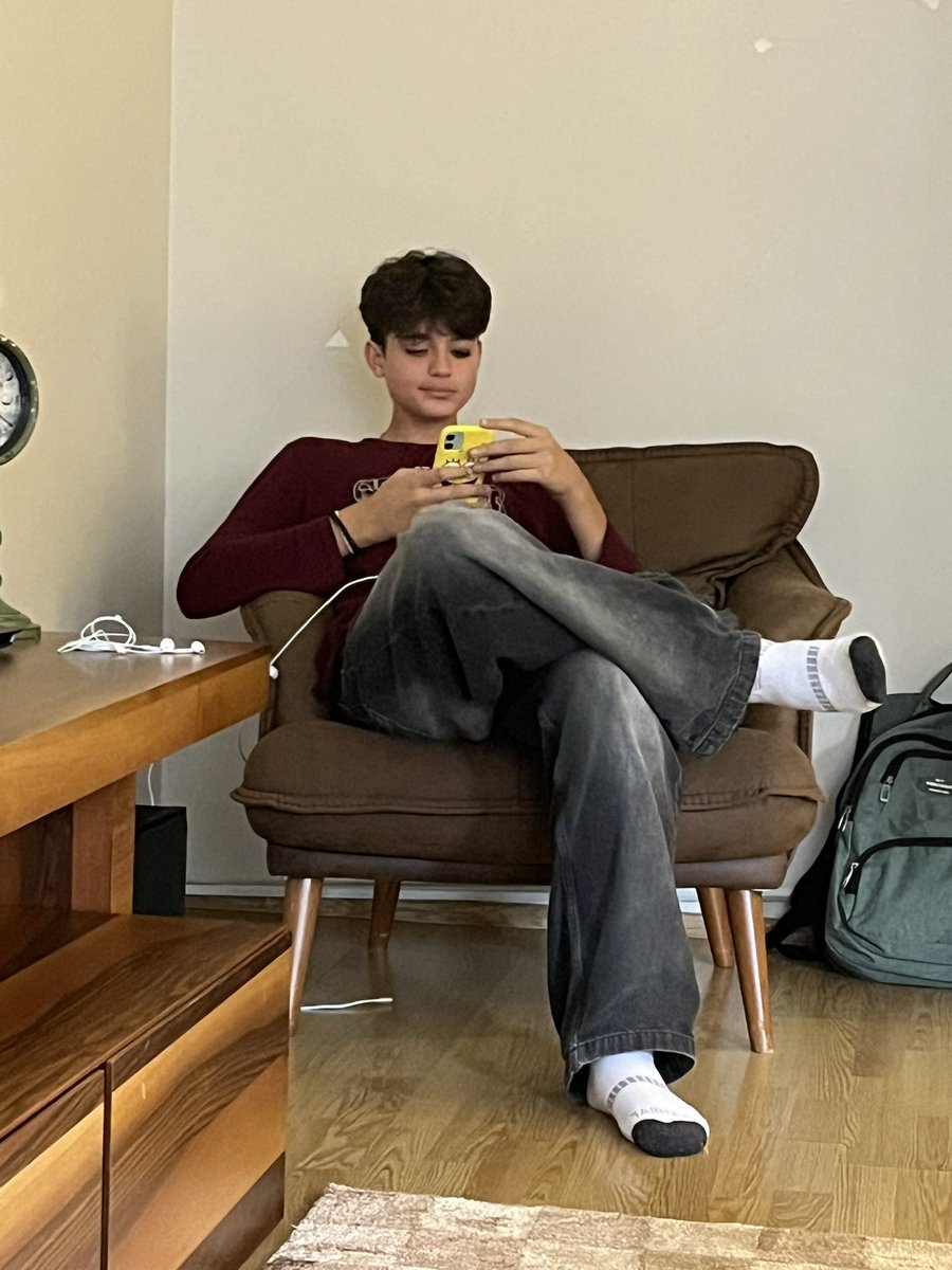 Canım oğlum, o gün bana geldiğinde daha henüz el değmemiş bir borcam çikolata soslu saray muhallebisi vardı. Teyzoş yiyebilir miyim dedi tabi oğlum dedim. Bir dilim koydum tabağına içeri gitmesiyle gelmesi bir oldu, teyzoş dedi yine boş tabağı göstererek #MattiaAhmetMinguzzi