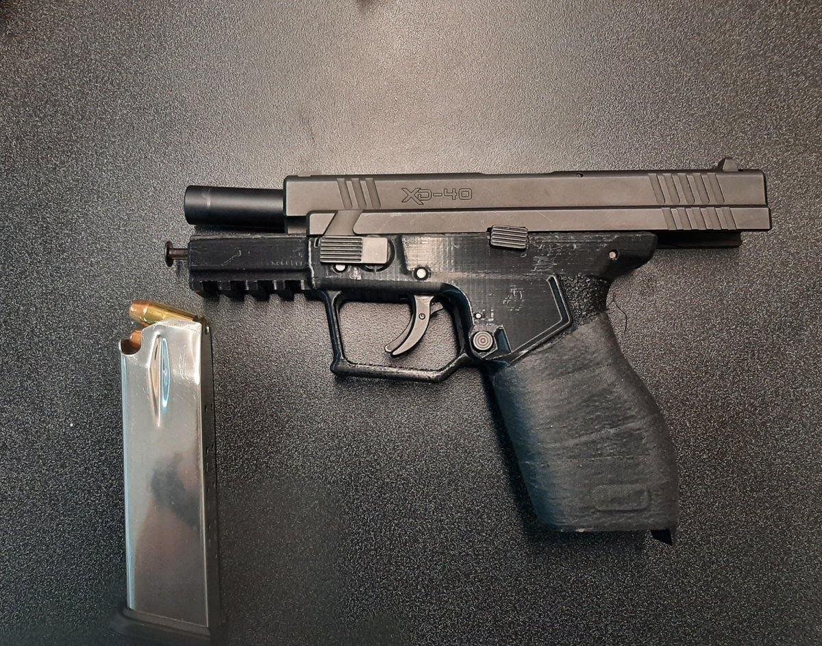 mcpnews's tweet image. A 16 and a 17-year-old have been arrested and charged with multiple handgun charges, following a traffic stop on Wednesday, April 2, 2025.

www2.montgomerycountymd.gov/mcgportalapps/…

#MCPNews #MCPD #arrest