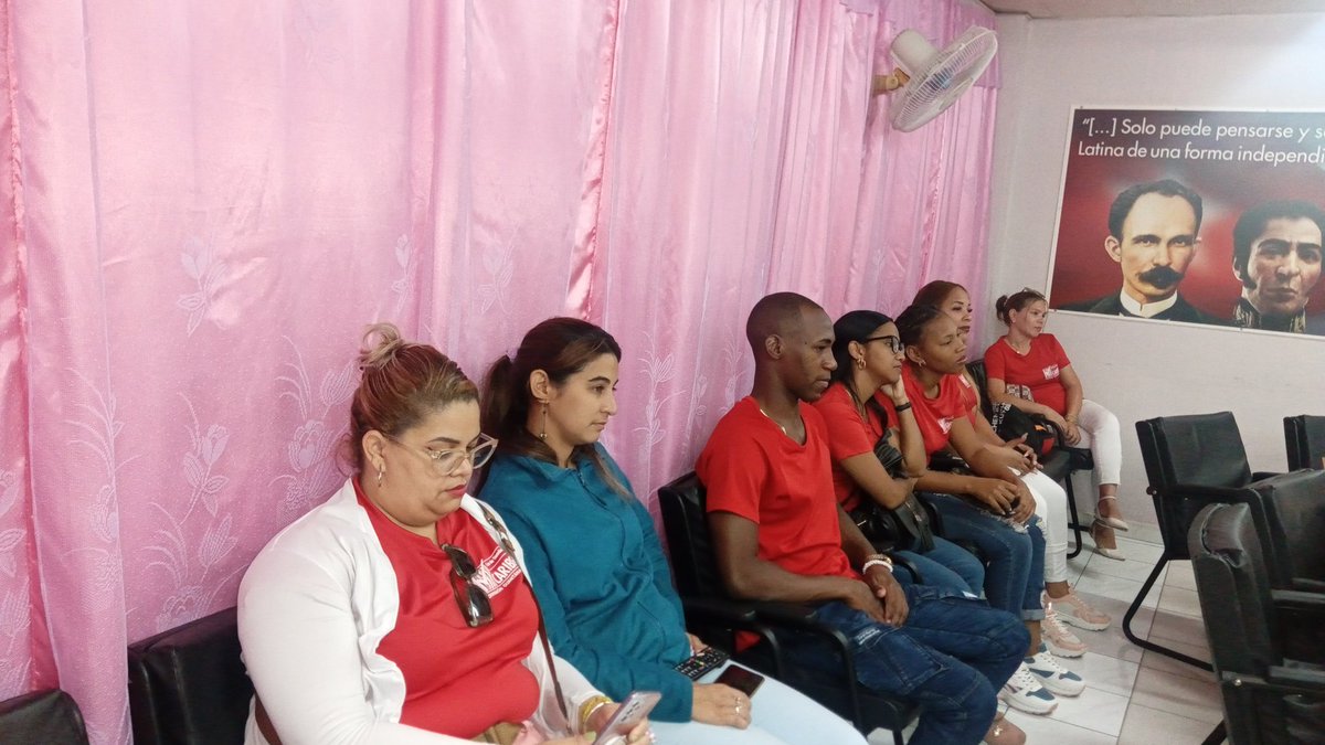 En el día de hoy se realizó un conversatorio con los jóvenes de <a href="/TiendaCaribeGTM/">Tiendas Caribe Guantánamo</a> donde participo nuestra Directora Adjunta.
<a href="/VIC3NT3_CH/">VICENTE CHIU PARGAS</a>