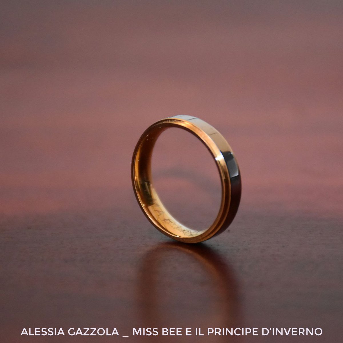 Leggero ma non troppo, gradevole con punte di amarezza, curato nella detection, arricchito da una prosa di tutto rispetto e da caratteri ben delineati e ben inseriti nel periodo storico.

luoghidilibri.it/2025/04/04/ale…

#appuntidiviaggio