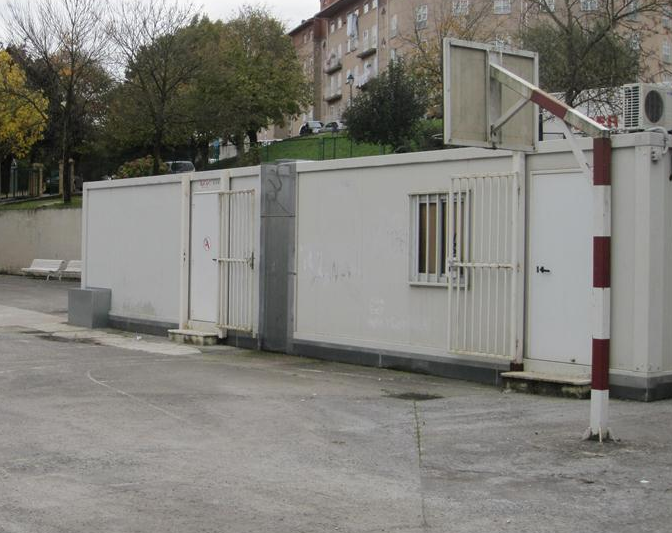 Eusko Jaurlaritzak 23 milioi eman dizkie zentro pribatuei inbertsioak finantzatzeko: egoitzak, igerilekuak, patioak...

Bitartean, Ordiziako institutu publikoak urteak daramatza espazio faltarekin.
Erantzun bakarra: barrakoiak ikasgela gisa.

Non daude Gobernuaren lehentasunak?