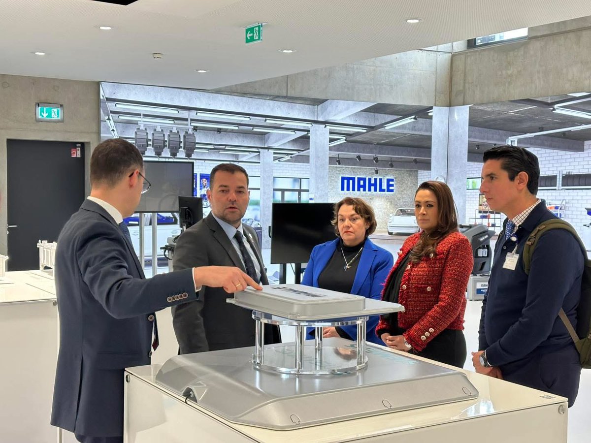 REUNIÓN CON LA EMPRESA MAHLE 

Sostuvimos una reunión muy productiva con directivos de la empresa alemana MAHLE, líderes mundiales en fabricación de autopartes con presencia en Aguascalientes, con quienes revisamos proyectos de educación dual y desarrollo de nuevas tecnologías.