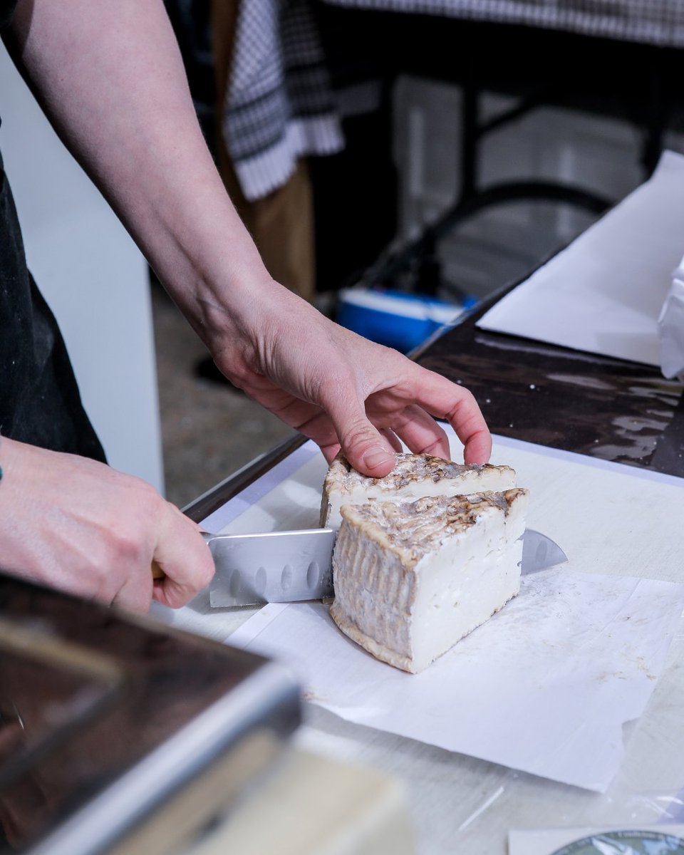 LactiumVic's tweet image. Lactium és molt més que formatge. 🧀 És persones, territori, paisatge i bestiar. Cada formatge explica una història i porta amb ell l’essència de qui el fa possible✨ #Lactium2025

#lactium2025 #lactium #vic #victurisme #osonaturisme #formatgesartesans