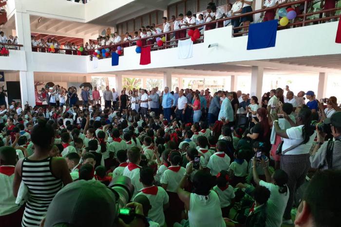 Este 4 de abril celebramos el día de la Organización de Pioneros y de la UJC con la reanimación del Palacio Central de Pioneros Ernesto Guevara. El presidente Díaz Canel presidió la actividad e intercambió con cientos de niños y jóvenes. Este hermoso sueño de Fidel sigue vivo.