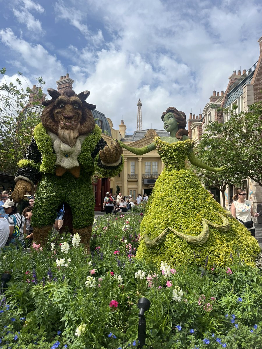 Took a trip to Cocoa Beach and Epcot for spring break! Back to games next week! ☀️🌴🥎