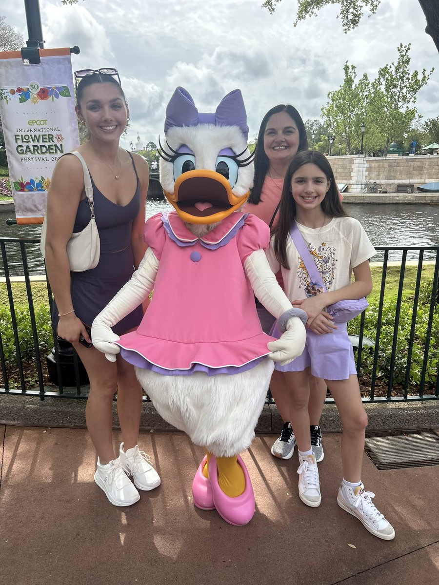 Ava Geyer tweet media