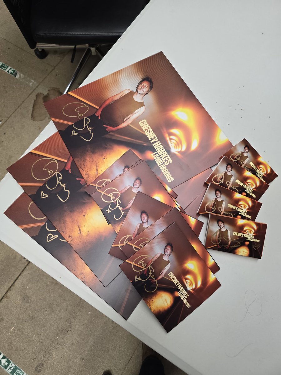 chesneyhawkes tweet media