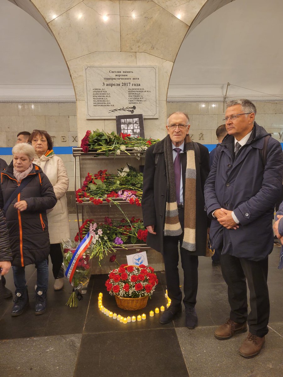 FranceBeslan's tweet photo. Ce 3 avril 2025 @FranceBeslan a rendu hommage aux #victimes de l'attentat #terroriste à la station de métro " Institut de Technologie" de St #Petersbourg. #NeverForget @CAT_Centre @13onze15 @FENVAC @lifeforparis @DIAVictimes @JcBrisard https://t.co/l3ErYNdNCX