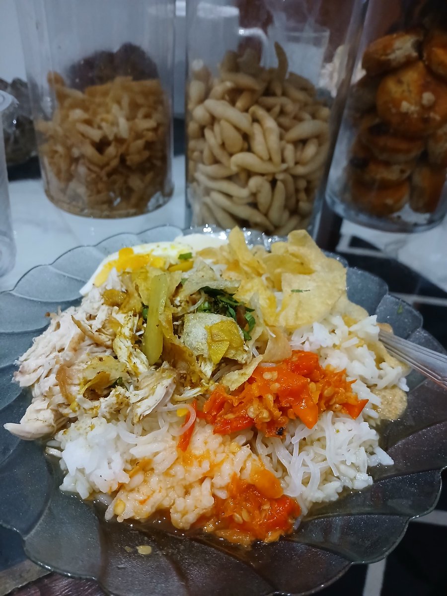 depcok's tweet photo. Jatuh cinta ama soto buatanku, sm teraturnya makanku hari ini, pagi, sore, malam. Trus ljt tidur ekekeke https://t.co/55gO6Erif2