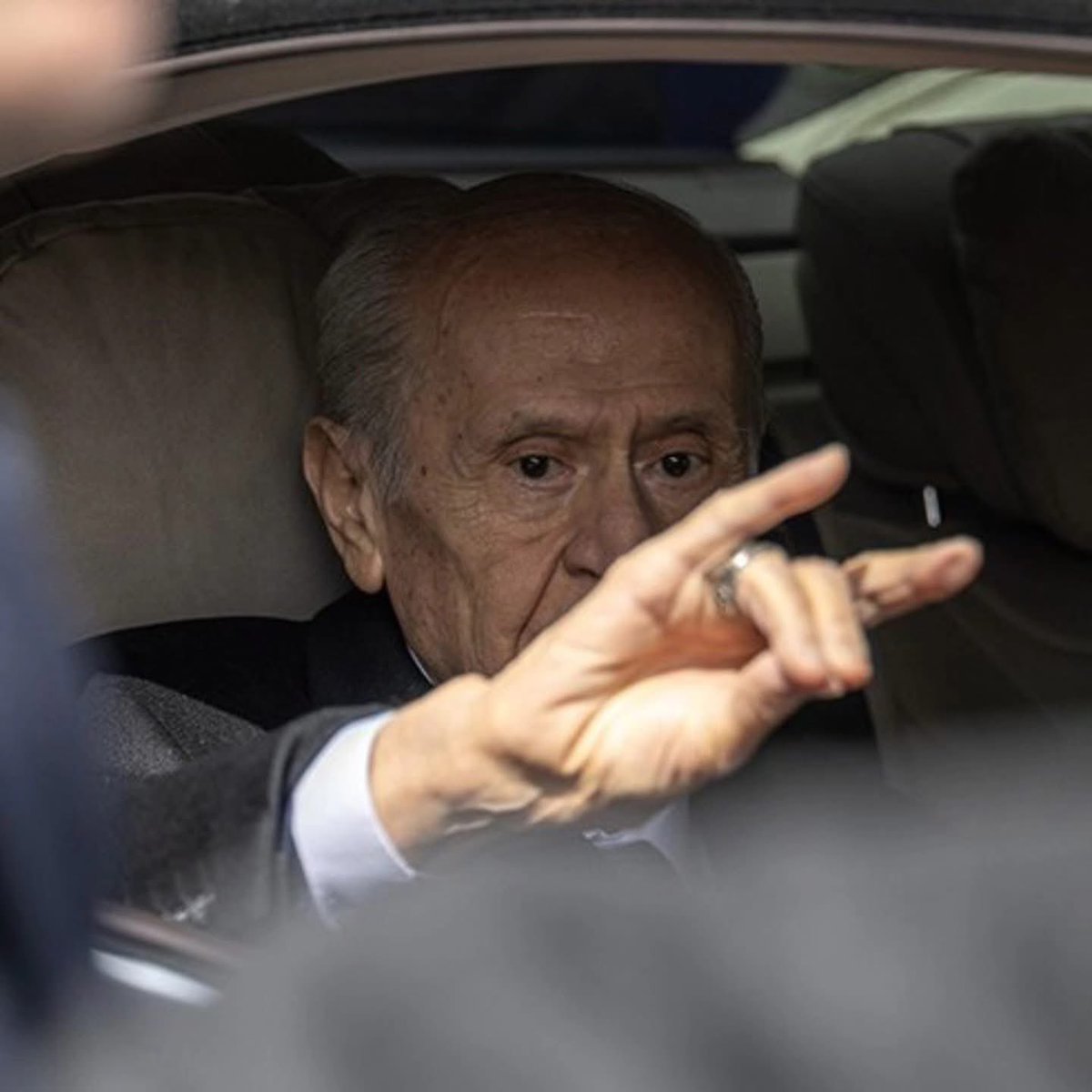 Bir sevdadır bizimkisi seveni fani sevileni baki sevgisi ebedi…<a href="/dbdevletbahceli/">Devlet Bahçeli</a>