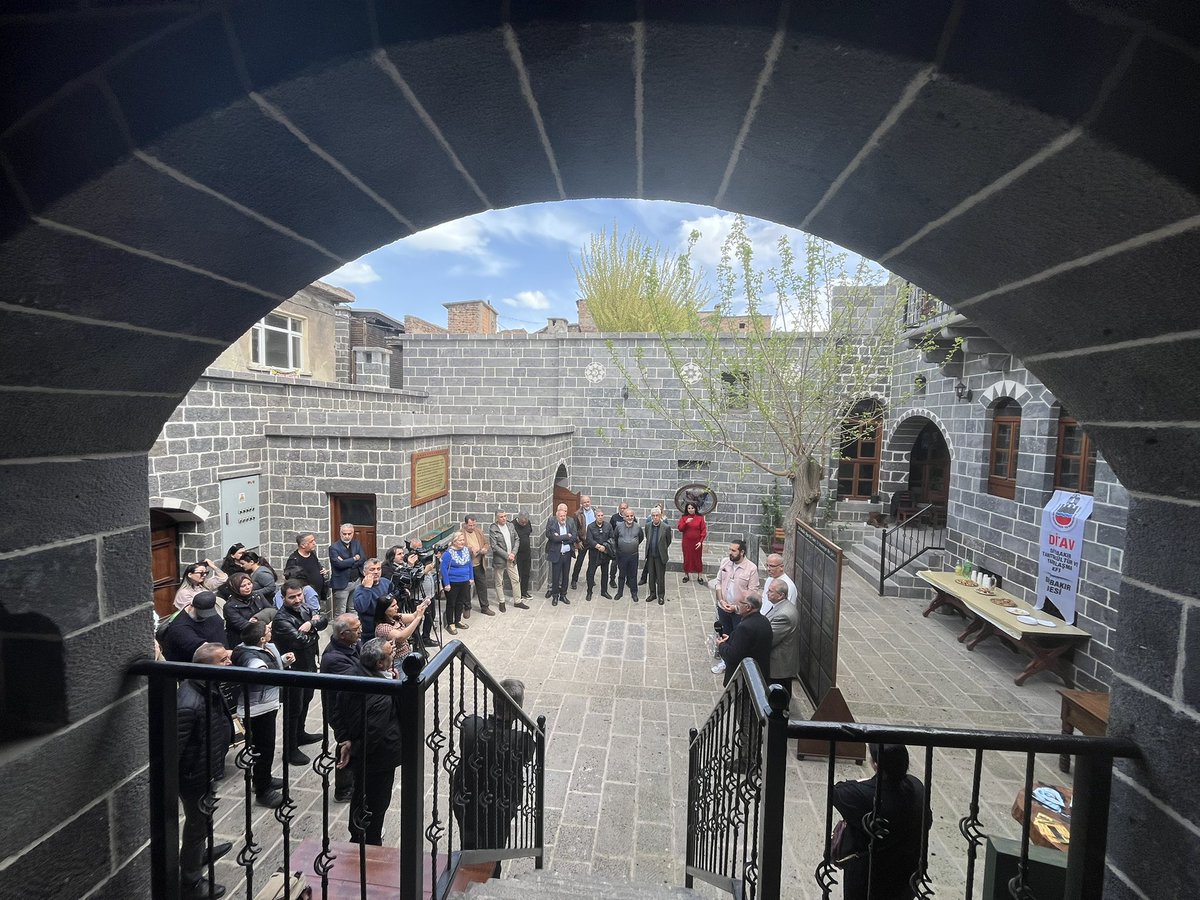 erbeymuharrem's tweet photo. Diyarbakır Sur içinde  Diyarbakır tanıtma vakfında 33 Medeniyet sergisini mutlaka gezin. @SeyhmusDiken https://t.co/90vRvMkoRm