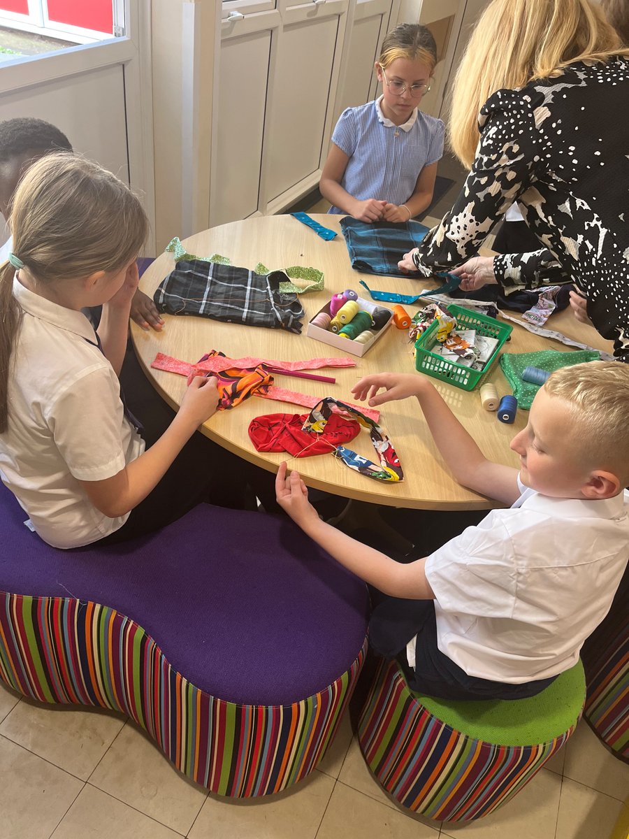 MissPSymons's tweet photo. Up cycling and making bags. #TheMillDT https://t.co/kXBec1unEc