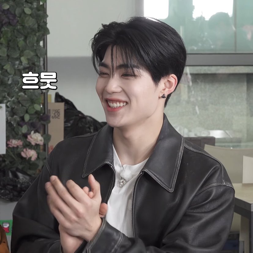kinda lost the plot because of how pretty he is in the content like hello