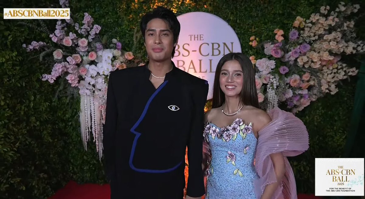 TrendingGarden's tweet photo. NewGen Phenomenal Loveteam #DonBelle #DonnyPangilinan and #BelleMariano walking the red carpet for #ABSCBNBall2025 ❤️💚💙 https://t.co/BzlJrKWRbE