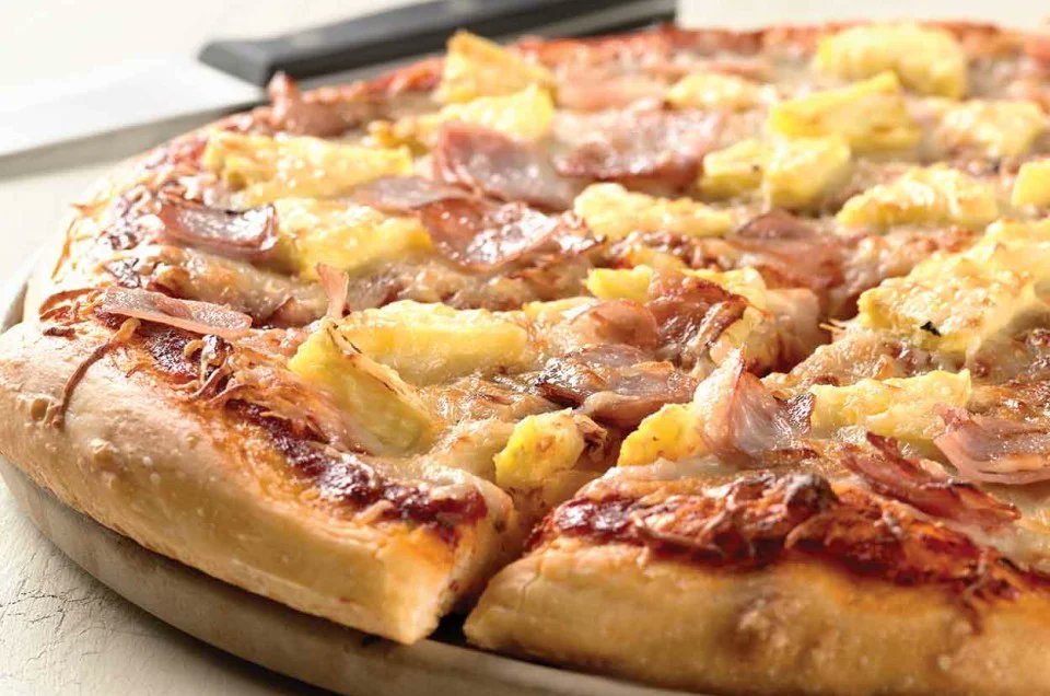 Hawaiian Pizza is a favorite in #Canada 🇨🇦
Are you in?