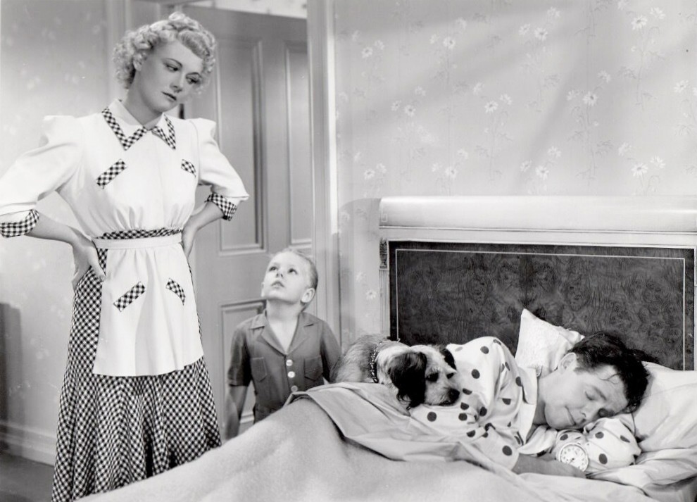 TinseltownTwins's tweet photo. Arthur Lake with Penny Singleton and Larry Simms in Blondie Plays Cupid (1940). #ClassicGuyOfTheWeek #ArthurLake https://t.co/izWHjM9KnH